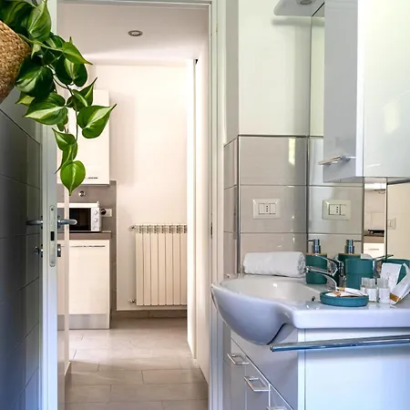 Patio & Parking - Self Check-in & Access Apartamento Cernobbio