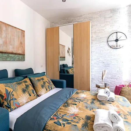 Patio & Parking - Self Check-in & Access Appartement *