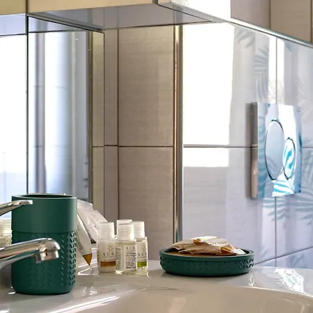 Patio & Parking - Self Check-in & Access *