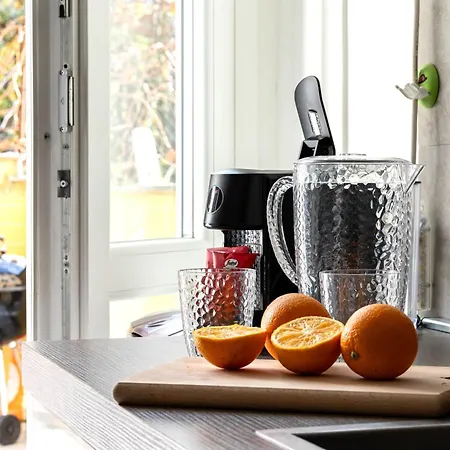 Patio & Parking - Self Check-in & Access