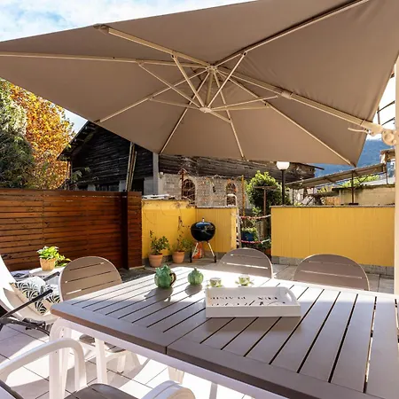 Patio & Parking - Self Check-in & Access Daire