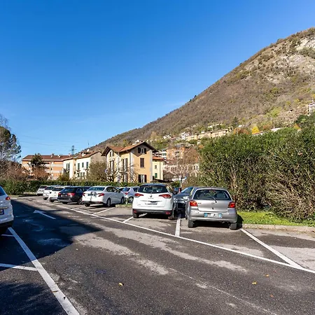 Patio & Parking - Self Check-in & Access アパート