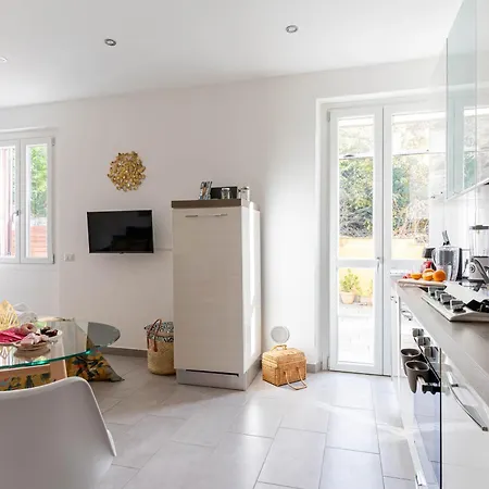 Patio & Parking - Self Check-in & Access Apartamento Cernobbio