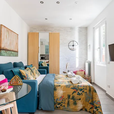 Patio & Parking - Self Check-in & Access *