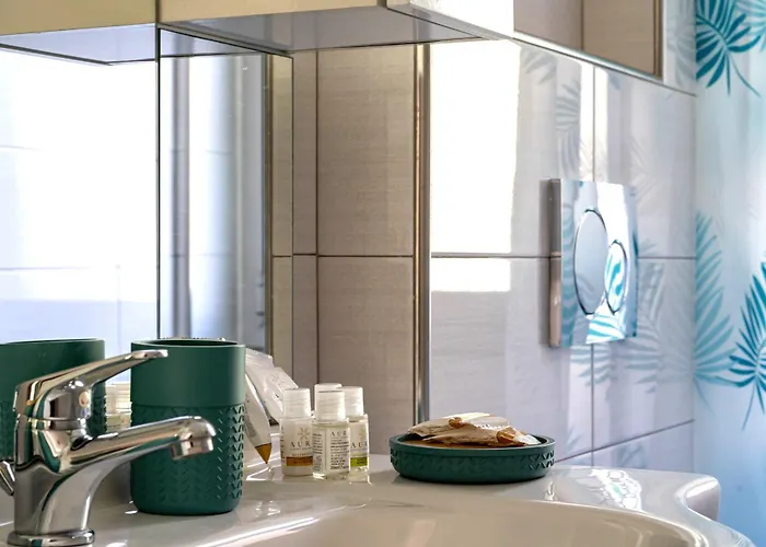 Patio & Parking - Self Check-in & Access *