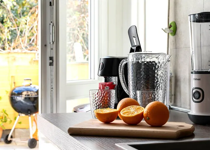 Patio & Parking - Self Check-in & Access