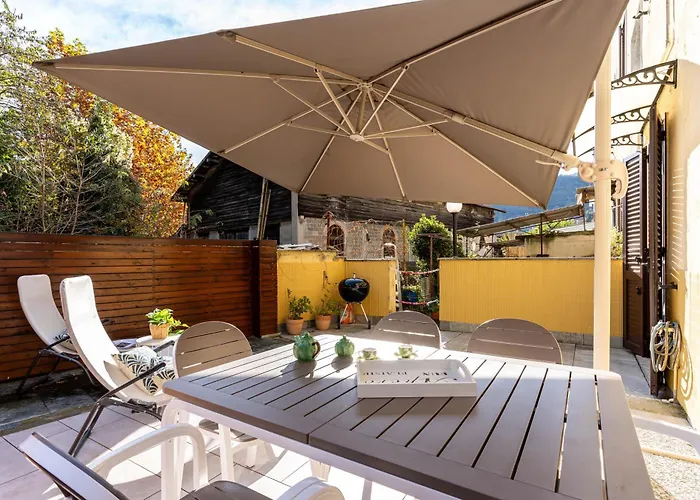 Patio & Parking - Self Check-in & Access Daire