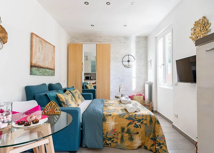 Patio & Parking - Self Check-in & Access *